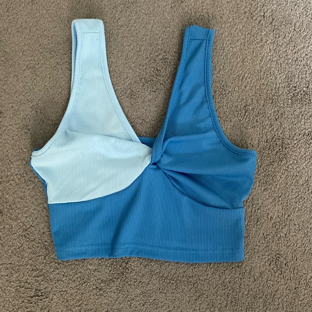Blue knotted cropped tank top